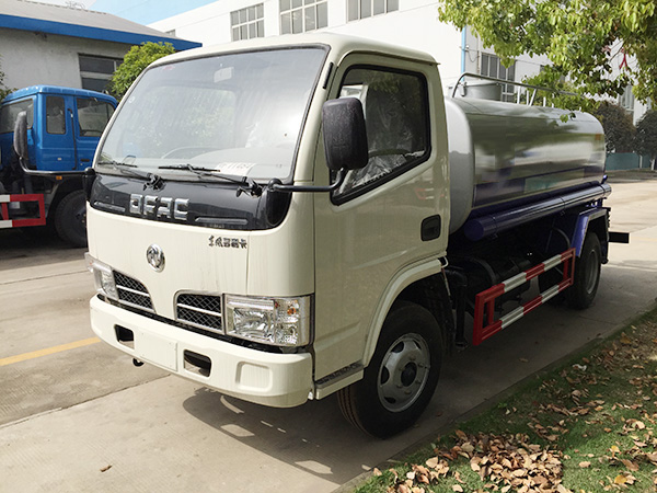 小多利卡灑水車，國三灑水車，不上牌的灑水車