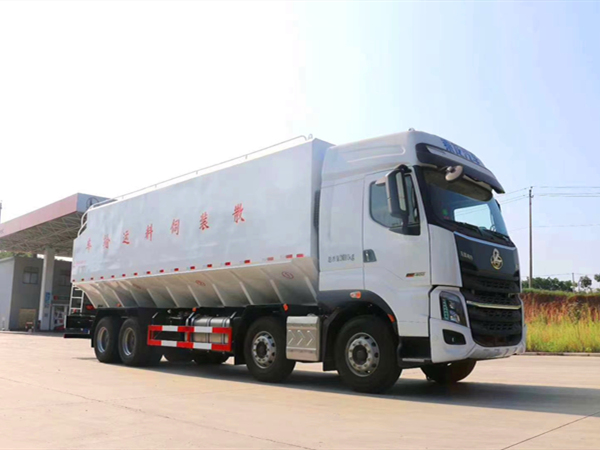 柳汽乘龍H7飼料運(yùn)輸車(chē) 40-45方