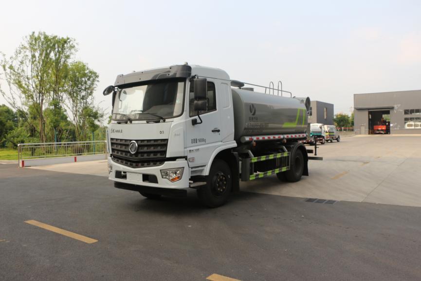 12方專(zhuān)底D3軸距3950云內(nèi)170馬力灑水車(chē)