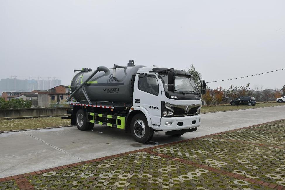 8.5方東風云內(nèi)150馬力吸污車
