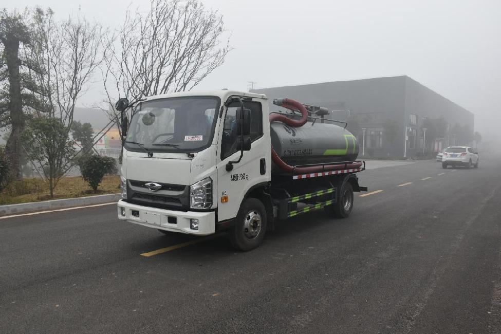 湖北盈通福田H2全柴130馬力吸糞車，盈通吸糞車廠家 報價