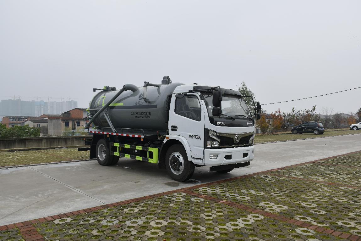 8.5方東風云內(nèi)170馬力吸污車
