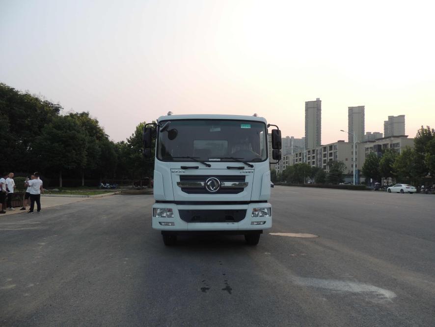 12方D9軸距3950康機(jī)195噴灑車