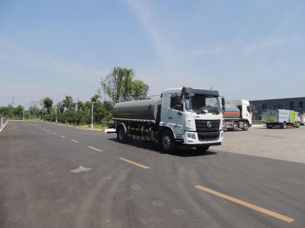 東風(fēng)華神灑水車，華神15噸灑水車四缸更省油